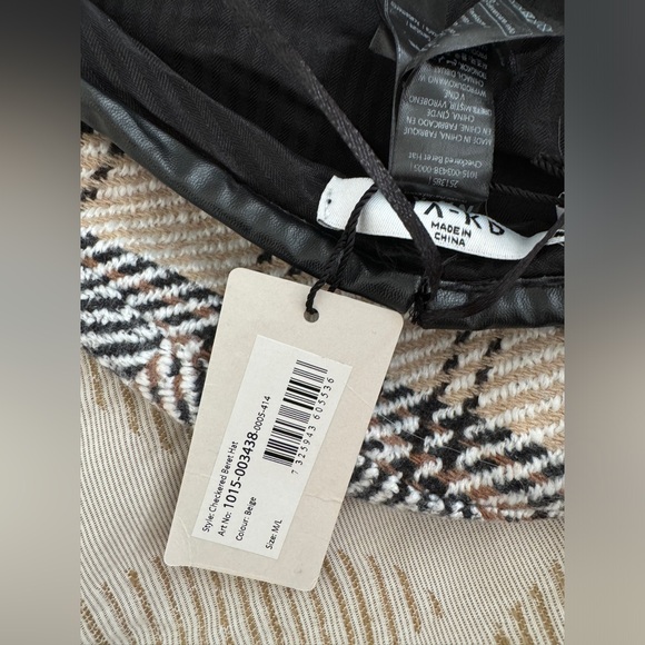 NA-KD Checkered Beret M/L NWT - Picture 8 of 9